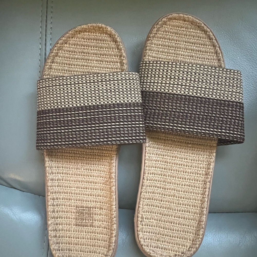 Sandals/slides - Picture 5 of 6